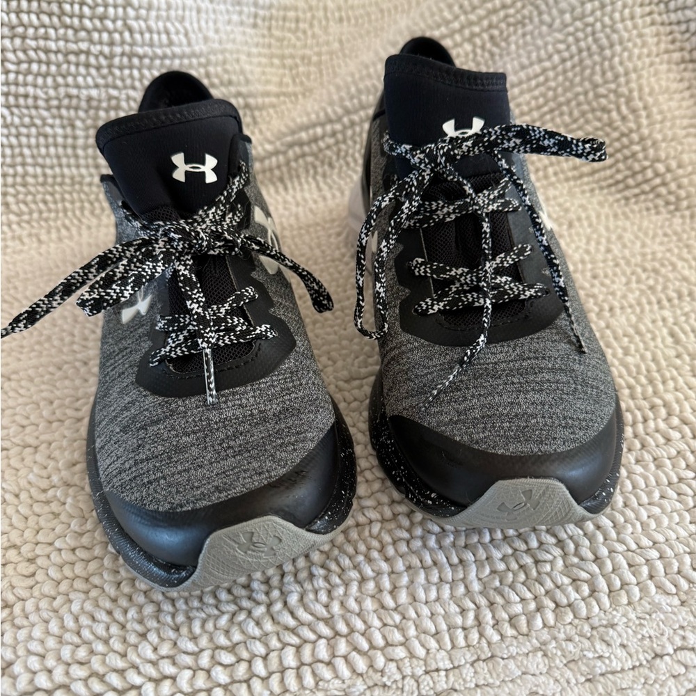 Under Armour Women’s Black & Grey Running shoes 7.5